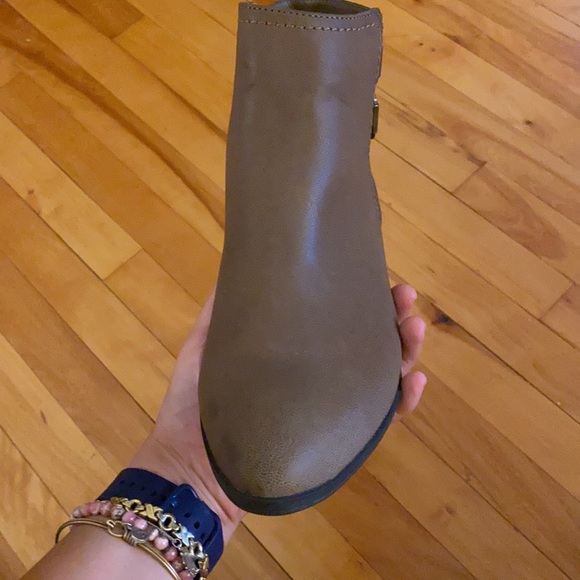Ankle Boots. Tan/Snake. Size 9. - Picture 5 of 11